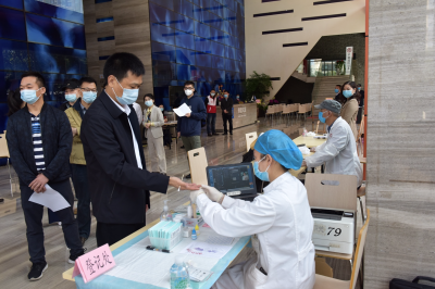 恒健控股公司干部职工积极参与无偿献血1.JPG