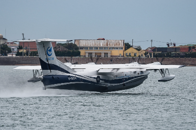 AG600迎浪腾空（图片源于中航通飞）.jpg