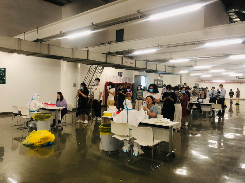 02 设置核酸检测专场，持续巩固防疫成果.jpg