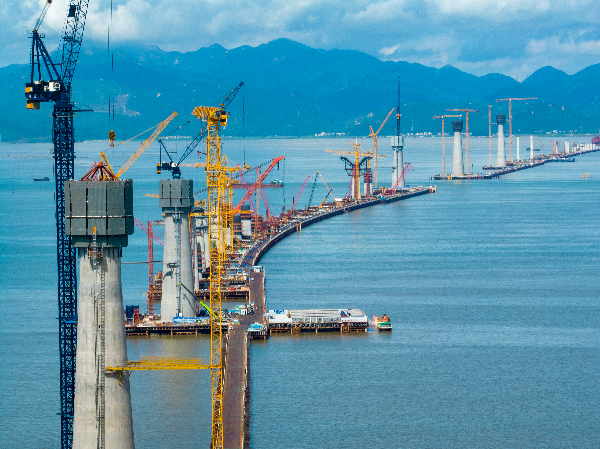 1黄茅海跨海通道五座主塔海上建设现场.jpg